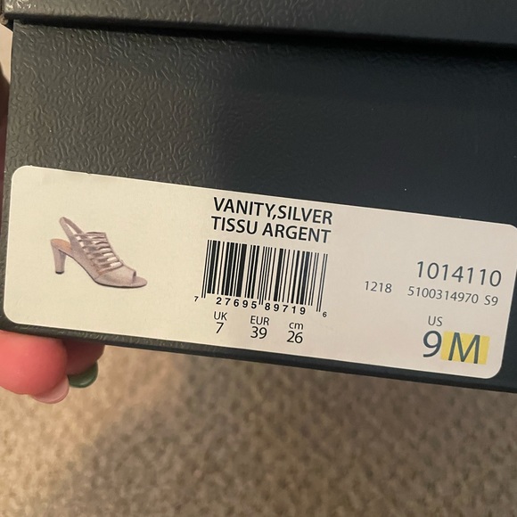 SALE✨Naturalizer Vanity Silver Dress Shoe - Picture 10 of 14